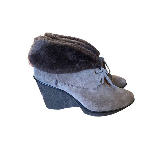 B Makowsky NWOT taupe suede wedge heel lace up ankle boot /8 - Picture 1 of 5